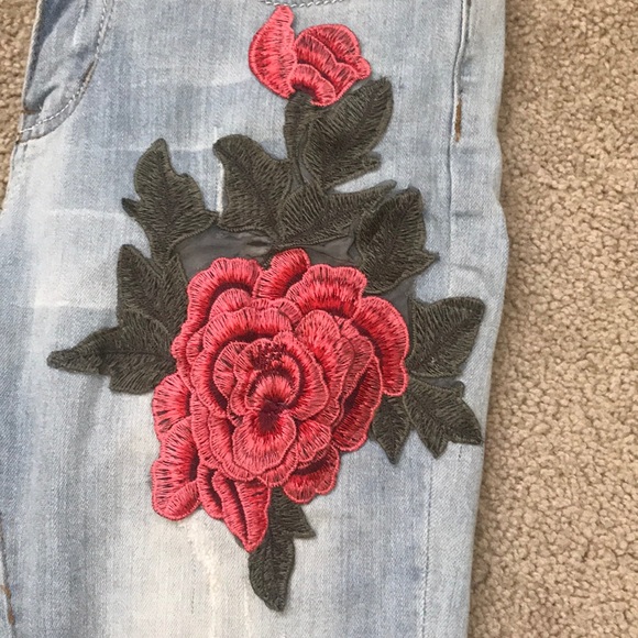 OFFER‼️Jeans w/ flower embroidery - Picture 2 of 8